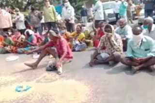 farmers-rasta-roko-in-karimnagar-district-gangadhara