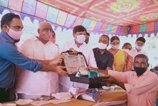 cotton picking machines distribute at godishala in karimnagar by vinod kumar