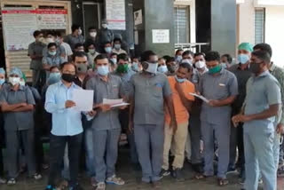 Contract workers of sandarbh seva hospital nashik protested for pending salary