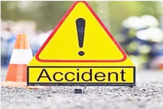 सड़क दुर्घटना में तीन युवक घायल .