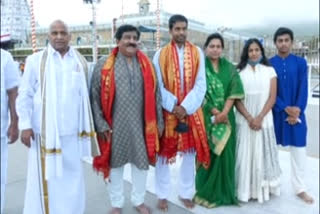 Badminton coach pullela-gopi-chand-visit-tirumala tirupathi temple