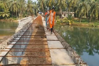 people suffering from incomplete of river bridge