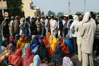 villagers of gumad village jammed road demanding compensation in poisonous liquor case