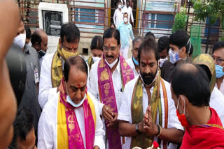 ministers-indrakaran-reddy-niranjan-reddy-srinivas-goud-puja-at-jogulamba-gadwal-temple