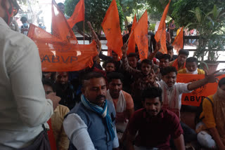 ABVP picket in PG college for admission in khargone