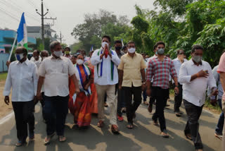 పాదయాత్రలో ఎమ్మెల్యే కారమూరి వెంకట నాగేశ్వరరావు