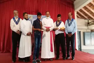 mary-catholic-center-gave-8-lakhs-Scholarship-for-poor-students