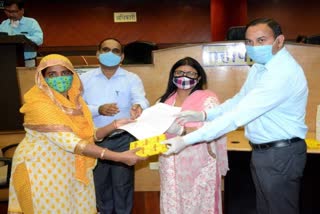 sdmc mayor gives appointment letter to dependents