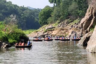 tourists in Hogenakkal Falls