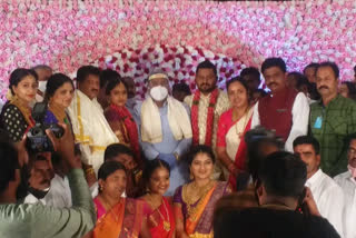 siddaramaiah blessings for newly married couple