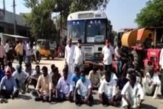 farmers protest at palvancha in kamareddy district