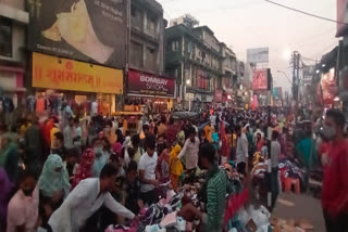 Heavy crowd in Markets