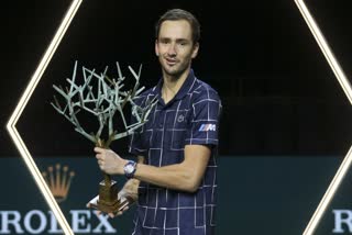 Medvedev fights back to beat Zverev