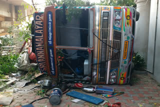 In Tuticorin, vegetable load lorry accident, two persons injured
