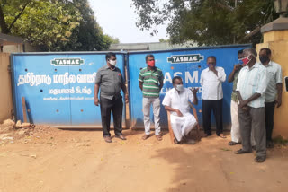 Dismissed tasmac employees involved in the dharna protest in trichy