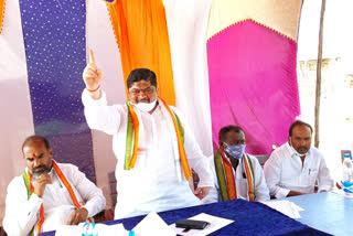 ponnam prabhakar in rajanna sircilla district for signature gathering against agricultural bill