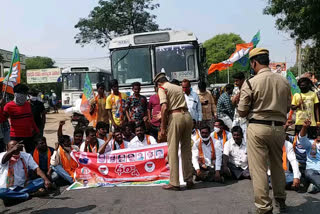 bjp leaders rastaroko in karimnagar against support prie for rice