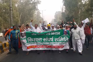 Farmers protest for demand equal compensation at Ghaziabad Collectorate