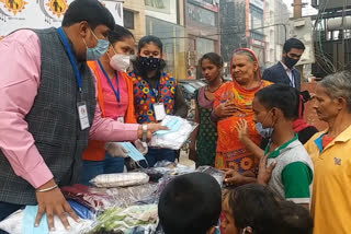 Shri Ram Sevak Group distributing goods to the poor