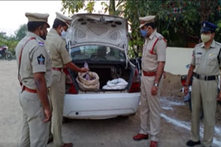 constable take over  illigal liquor  at bhemavaram