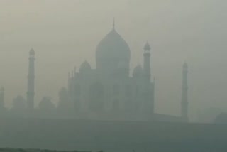 ताज पर प्रदूषण