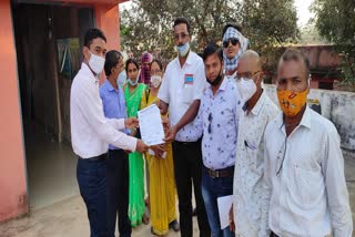 sarpanch-upset-due-to-non-payment-of-mgnrega-in-dongargaon-block-for-6-months-in-rajnadgaon