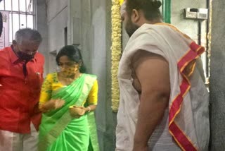 Kusuma Hanumantharayappa visits Temple