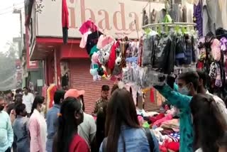 Crowds of buyers gathered in Sarojini Nagar Market