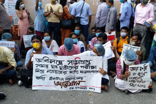 calcutta university students protest demanding supplementary results declared