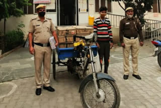 police arrested liquor smuggler in delhi