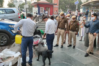 Delhi Police and BDS team checks INA market