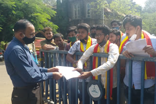 A team of young men met by the sheriff