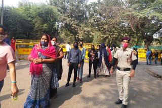 Increasing crowd of people in Sarojini Nagar Market for shopping at diwali