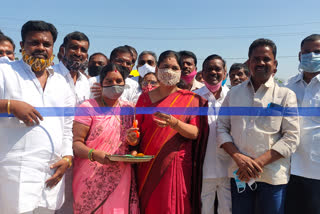 aleru mla gongidi sunitha launched cotton procurement center under cci in aleru