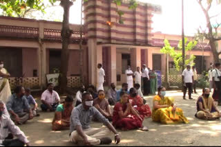 தக்கலை ஊராட்சி ஒன்றியத்தில் ஊராட்சித் தலைவர்கள் உள்ளிருப்புப் போராட்டம்