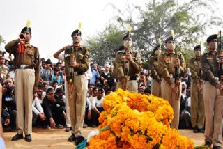 mp dharambir singh payed tribute to martyred soldier of village dinod bhiwani