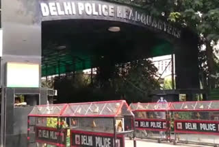 delhi crime branch team arrested five people for fraud