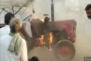 Cotton tractor fire in Khargone market