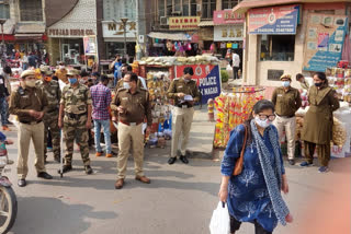 Delhi Police start a campaign with MCD in Tilak Nagar