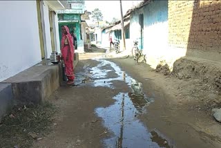 rampur-semipali-village-faces-increased-problems-due-to-dirty-drain-water-in-korba