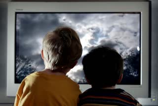 Stress in parents, Kid watching TV, Screen time
