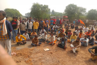 Banjara society jammed road in neemuch