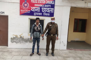 chawla police arrested a smuggler with car and liquor