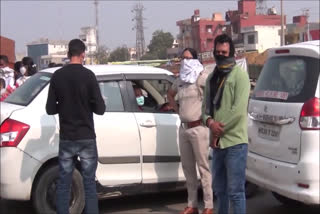 Palwal women police cut challan for not wearing mask