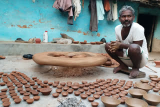 Potter preparing clay lamps