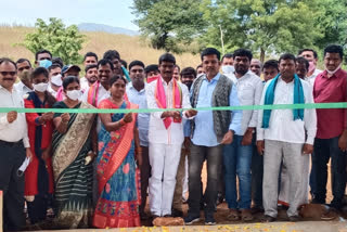 peddapalli zp chairman putta madhu inaugurates development works at manthani