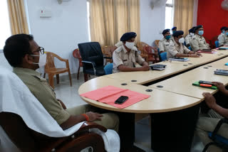 sp-srikkanth-s-khotre-holds-a-meeting-regarding-women-safety-in-garhwa