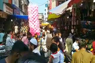 diwali-shopping-in-surat-market