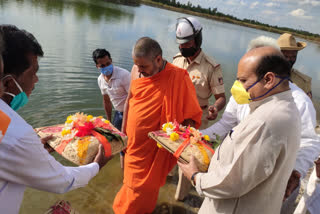 ಕಾಗಿನೆಲೆ ಕೆರೆಗೆ ಬಾಗಿನ ಅರ್ಪಿಸಿದ ಬಸವರಾಜ ಬೊಮ್ಮಾಯಿ