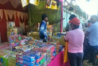 sale-of-banned-firecrackers-in-jamtara